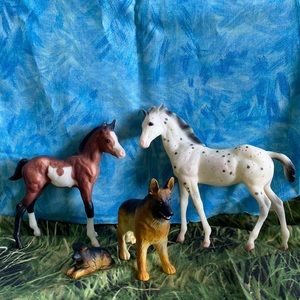 Breyer Colorful Foals Gift Set and Farm Country German Shepard and Pup